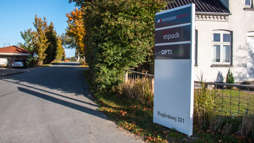 Tachografservice A/S Rugårdsvej 321 skilt